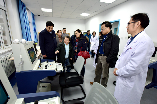 专家实地考察我校国家级临床医学虚拟仿真实验教学中心、康复医学实验实训中心 专家实地考察我校国家级临床医学虚拟仿真实验教学中心、康复医学实验实训中心